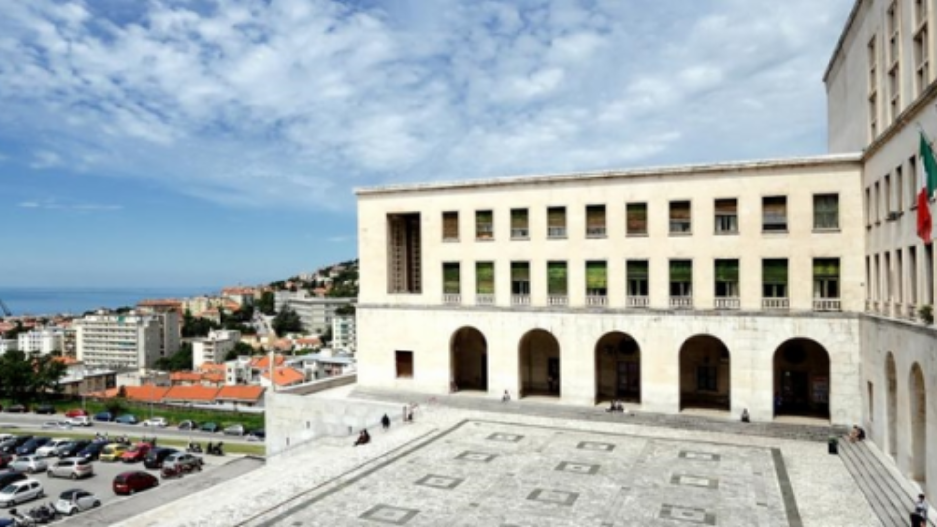 How many universities are there in Italy?