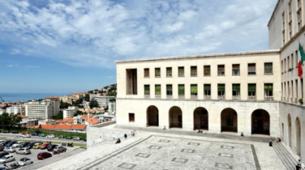 How many universities are there in Italy?