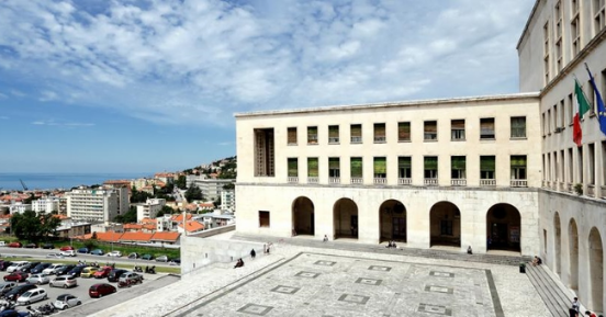 How many universities are there in Italy?
